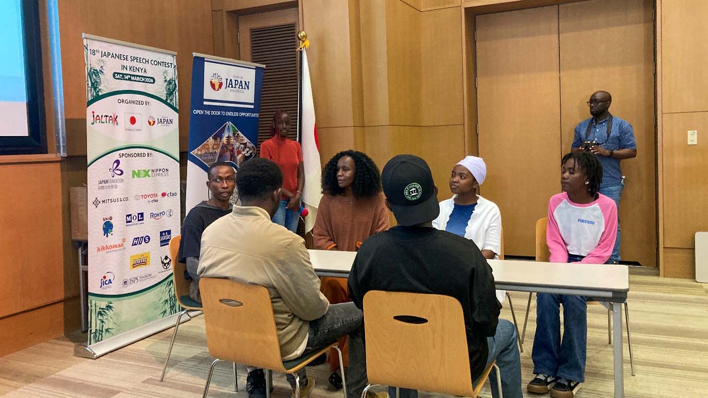 ケニアのJICCホールで開催された日本語スピーチコンテストの交流セッションの様子。