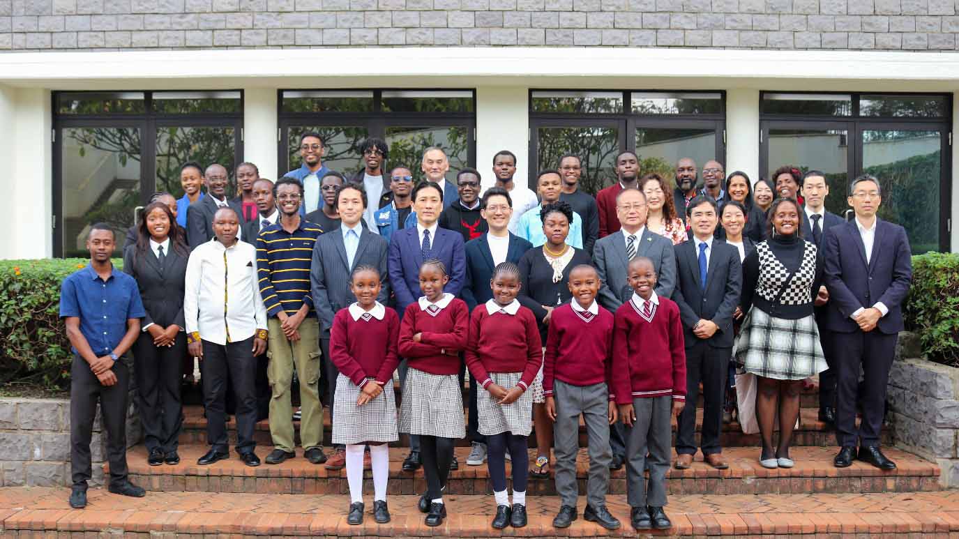 Group photo of participants, organizers, sponsors, and students at the 18th Japanese Speech Contest held at the Embassy of Japan in Kenya.